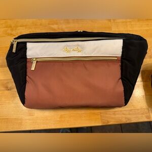 Itzy ritzy cross body diaper bag